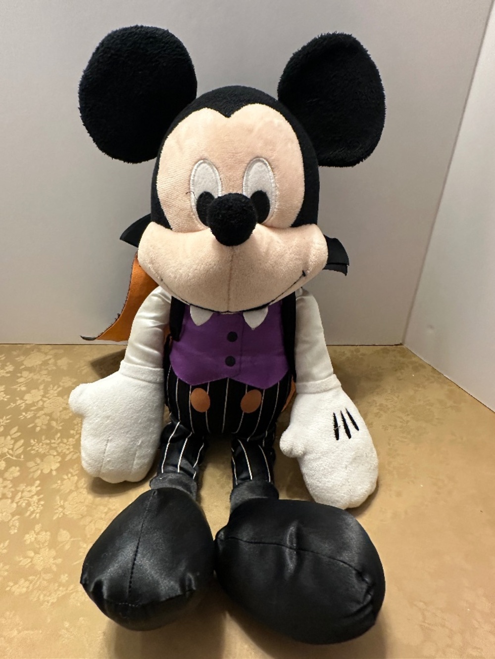 Disney Mickey Mouse Halloween Vampire/Dracula Plush Stuffed Toy